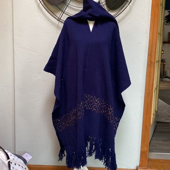 Crossnore School Navy Cape with Gold Accents - Picture 6 of 11